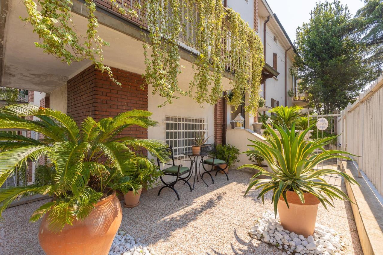 Crys: Apartments, Holiday, Business, Blu Verona Bagian luar foto