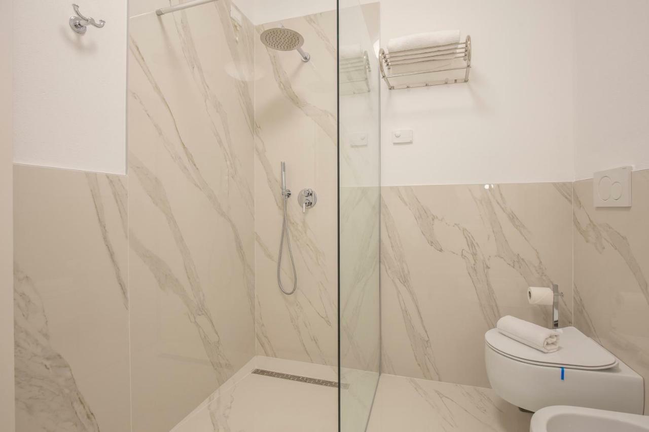 Crys: Apartments, Holiday, Business, Blu Verona Bagian luar foto